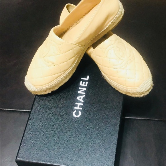 CHANEL Quilted Lambskin Espadrilles Beige - Picture 8 of 8